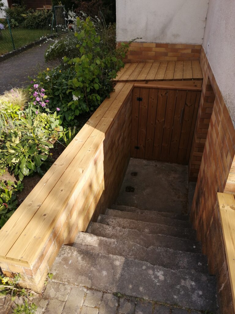 Holzverkleidung Kellerabgang